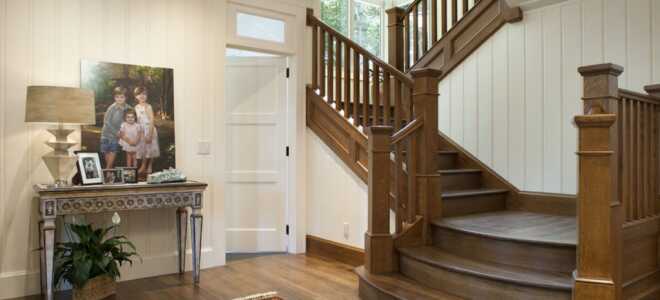 В частном доме лестница на второй этаж: как сделать из дерева и металла, расчет винтовой и маршевой