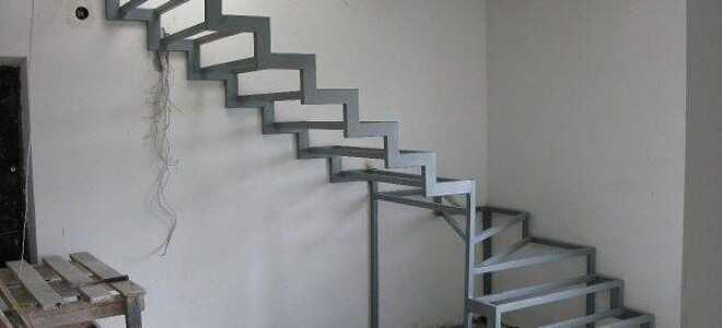 Внутренние и наружные лестницы из металла на второй этаж: отделка и декор