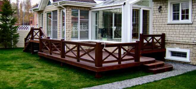 Перила для террасы и ограждение для веранды из дерева: фото, описание