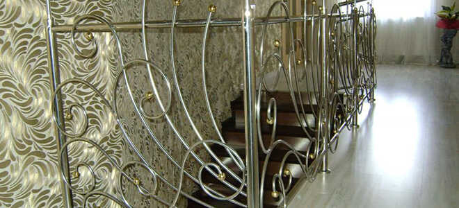 Перила из нержавеющей стали: изготовление и монтаж лестничных ограждений для инвалидов, комплектующие