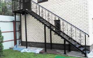 Лестница для крыльца, ограждения (пластиковые и металл): цена и устройство