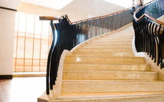 Лестницы из мрамора и гранита: эталон долговечности и стиля