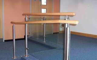 Поручень настенный для инвалидов из дерева и нержавеющей стали