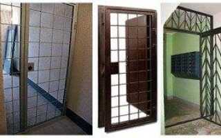 Решетчатые двери на лестничную площадку: декоративная отделка и монтаж