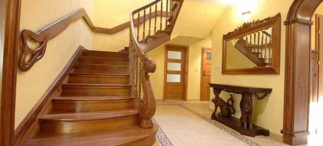 Лестница входная в дом (частный): деревянная и металлическая