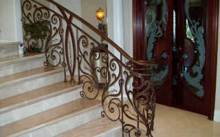 Кованые перила для лестницы в частном доме