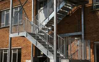 Пожарные металлические лестницы: типы конструкций и особенности эксплуатации