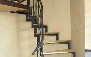 Обшивка лестницы деревом: выбор материала и технология проведения отделочных работ