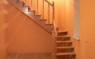 Лестницы с поворотом на 90 градусов: параметры и материалы. Изготовление деталей и монтаж конструкции