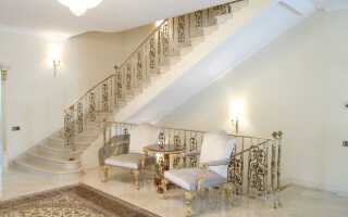 Двухмаршевая лестница с площадкой: особенности конструкции