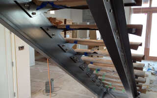 Как обустроить лестницу на металлическом косоуре