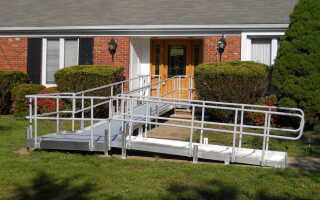 Пандус для инвалидов: размеры, требования ГОСТ и конструктивные особенности