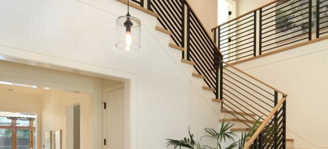 Лестничные ограждения: металлические, деревянные, стеклянные, виды и способы монтажа