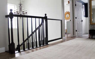 Особенности ворот безопасности для детей на лестницу