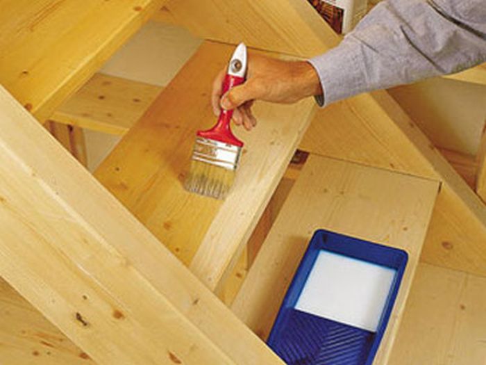 Деревянные лестницы покрыть каким лаком. Крашенная деревянная лестница. Деревянные лестницы покрыть каким лаком. Морилка для ступеней лестницы. Лак для лестниц деревянных.