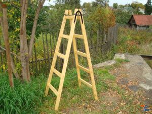 Стремянка деревянная для сада