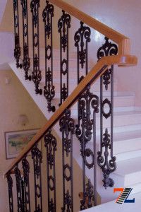 Гармония мрамора, ковки и дерева