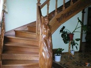 Дубовая лестница в русском стиле Дубовая лестница в русском стиле