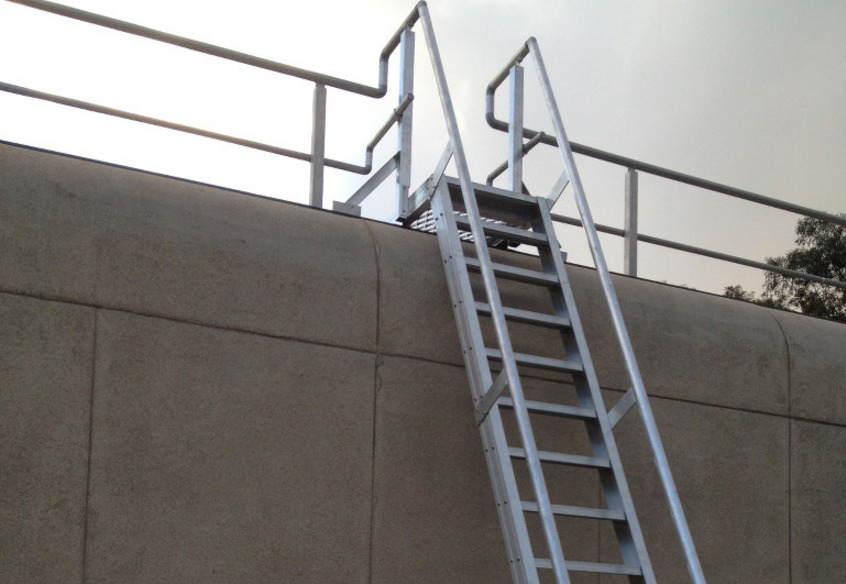 Металлчиская лестница