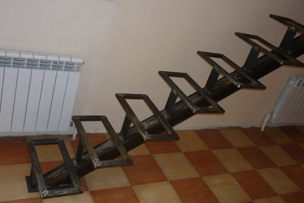 лестница на косоурах