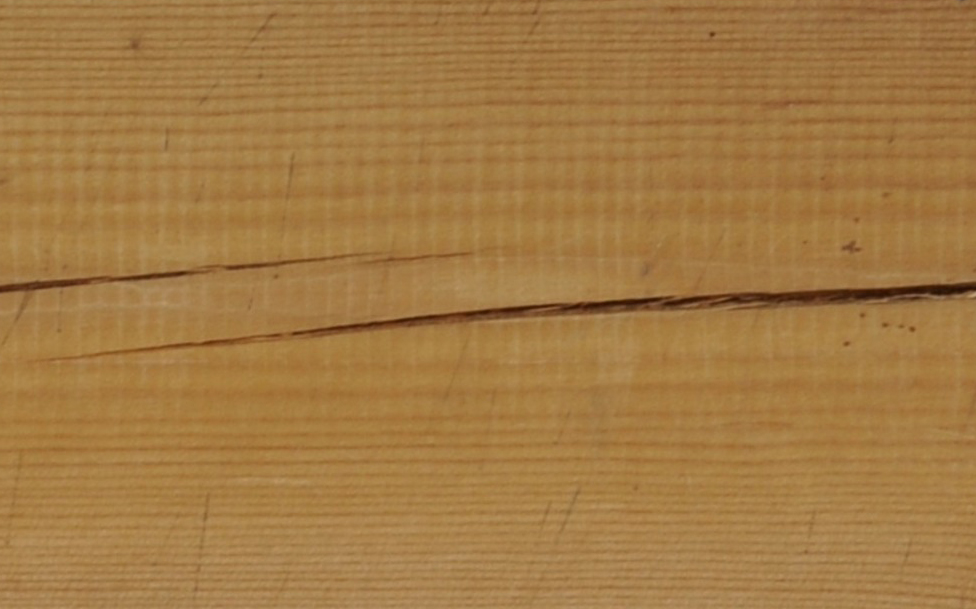 Трещина на лестнице