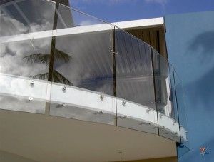 Через прозрачное покрытие проникает много света Через прозрачное покрытие проникает много света