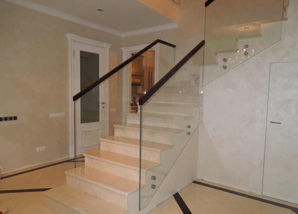 Стеклянные ограждения лестниц