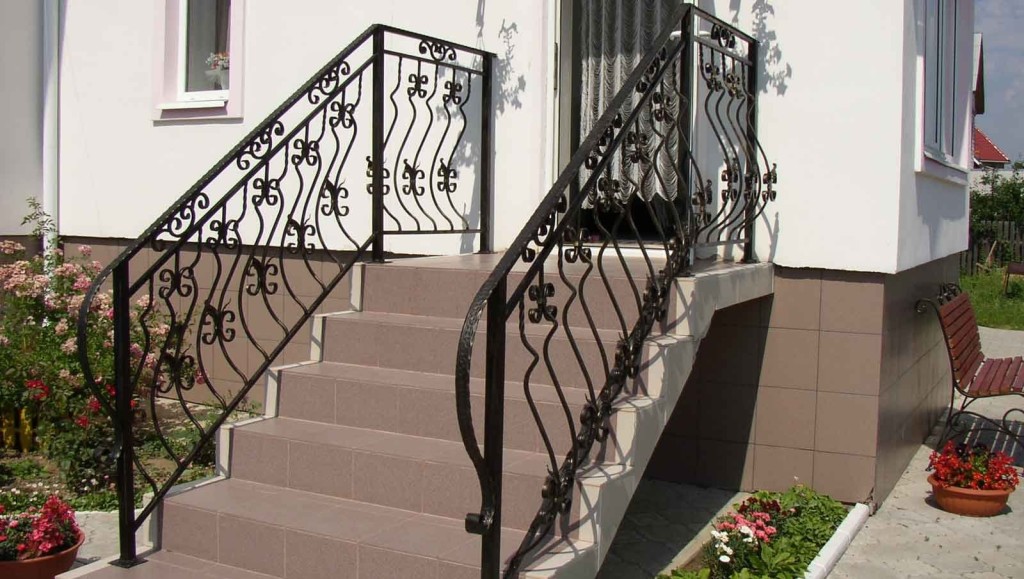 Поручни из металла 