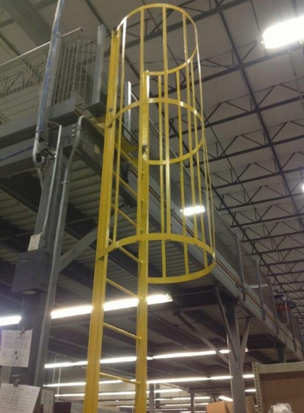 Лестница с круговым ограждениям