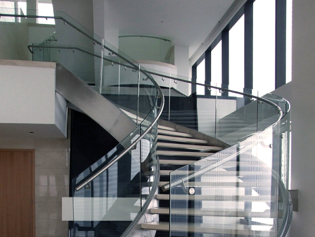 Стеклянные ограждения лестниц