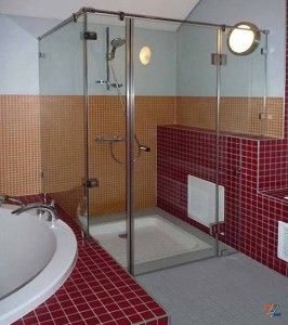 Цельностеклянные ограждения для душевого уголка Цельностеклянные ограждения для душевого уголка