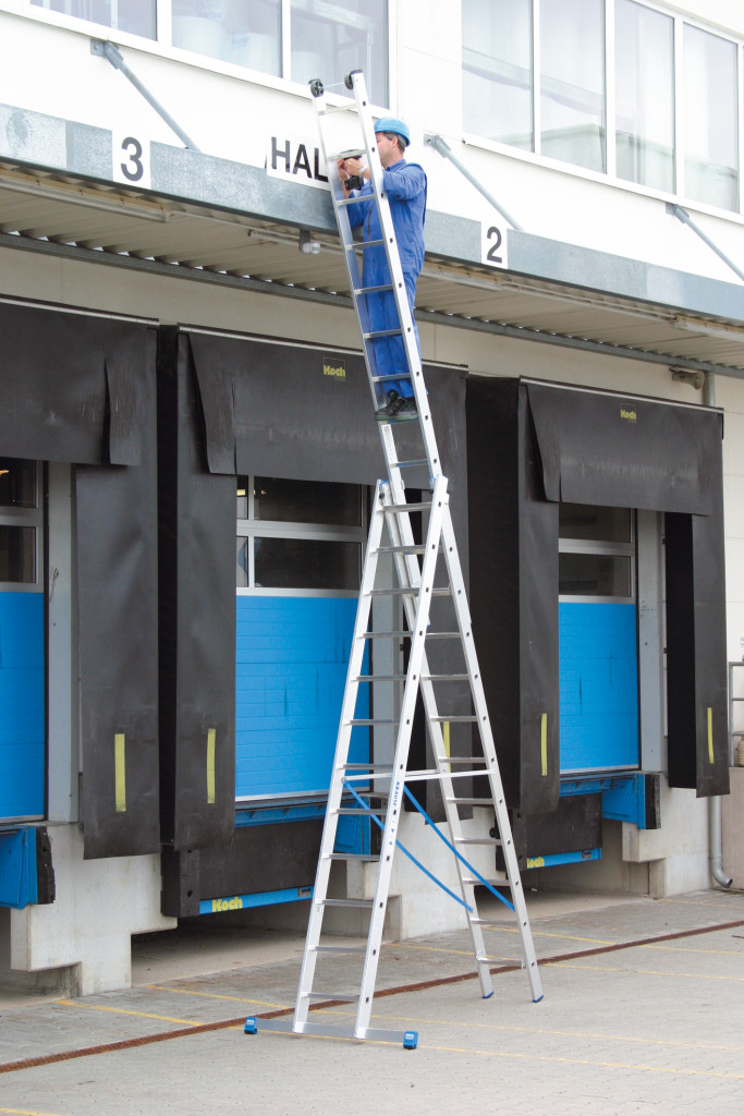 Трехсекционная стремянка