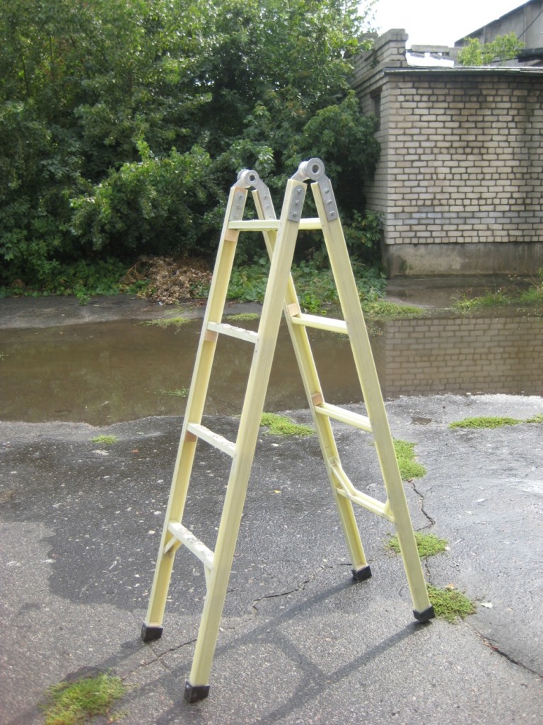 Стремянка диэлектрическая