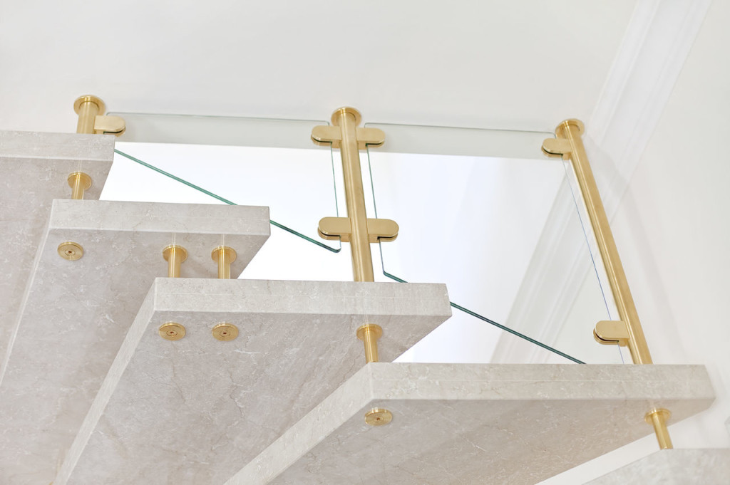 каменные ступени